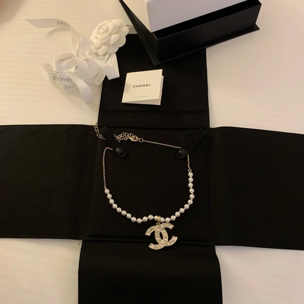 Authentic Brand new,authentic Chanel White Pearl Necklace with pouch, box,ribbon - Picture 7 of 13